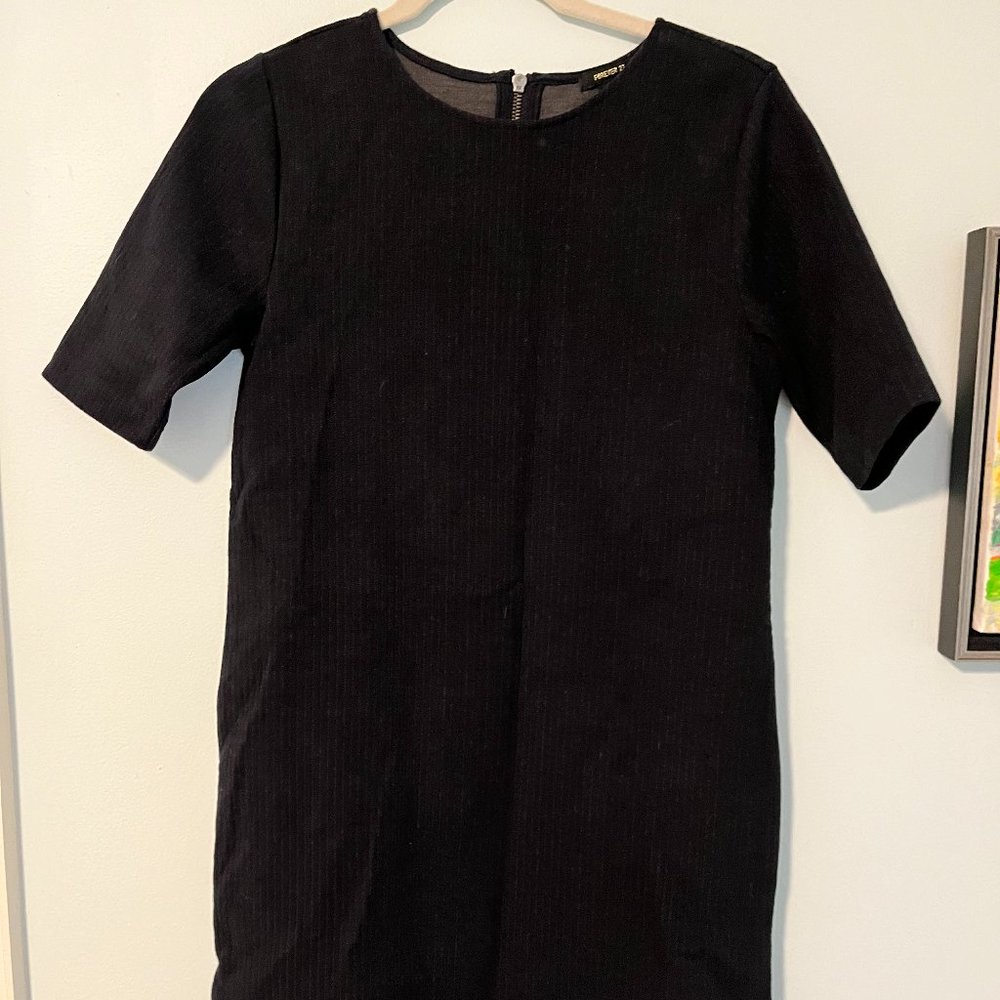 Women's Forever 21 Black Short-Sleeved Shift Mini Dress